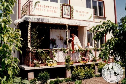 Oltarz-Bozego-Ciala-lata-90-te-HG
